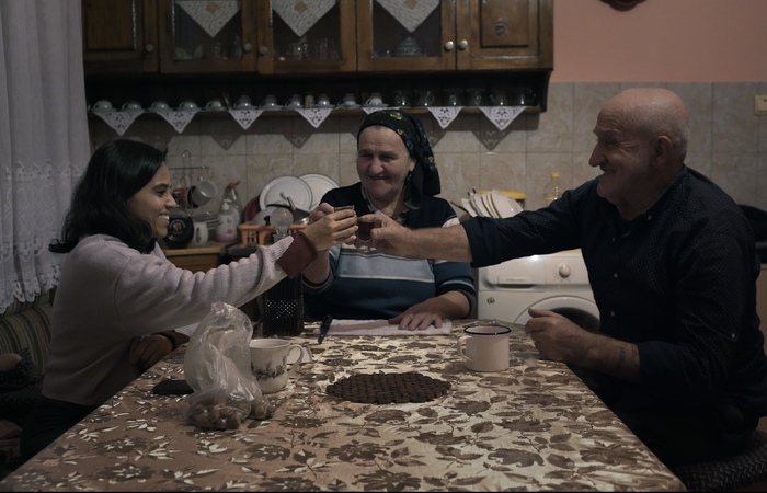 A shoulder to cry on_still7.jpg